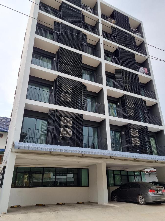 Tiara Place Bangkok Bagian luar foto