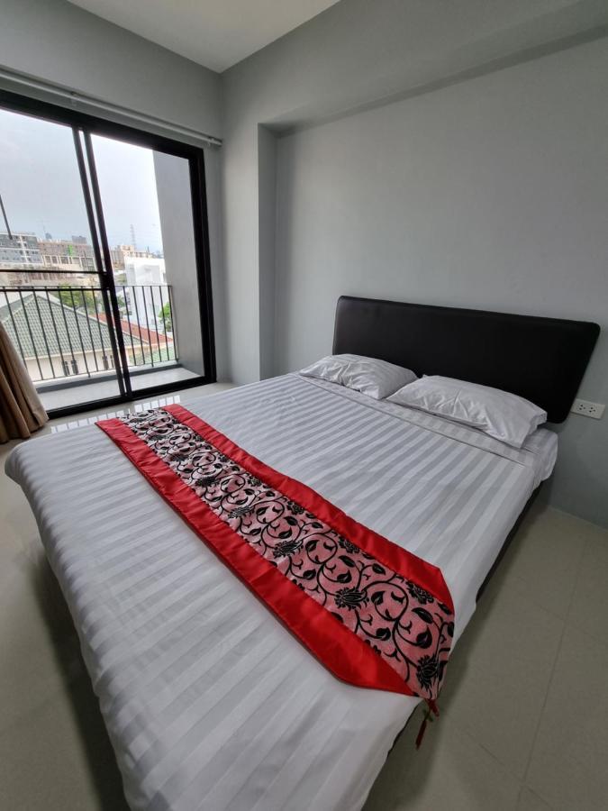 Tiara Place Bangkok Bagian luar foto