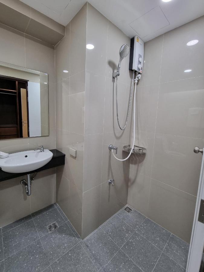 Tiara Place Bangkok Bagian luar foto